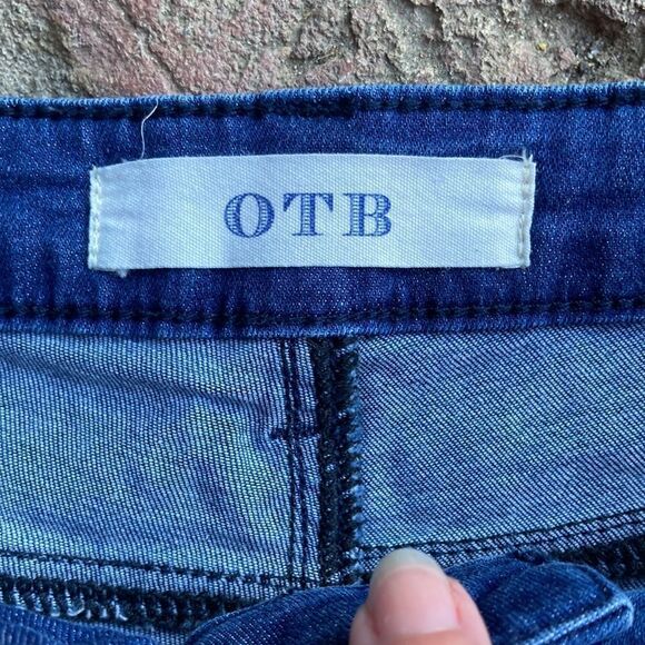 O T B Juniors Raw Hem Jean Shorty Shorts Size 1 - Picture 3 of 8